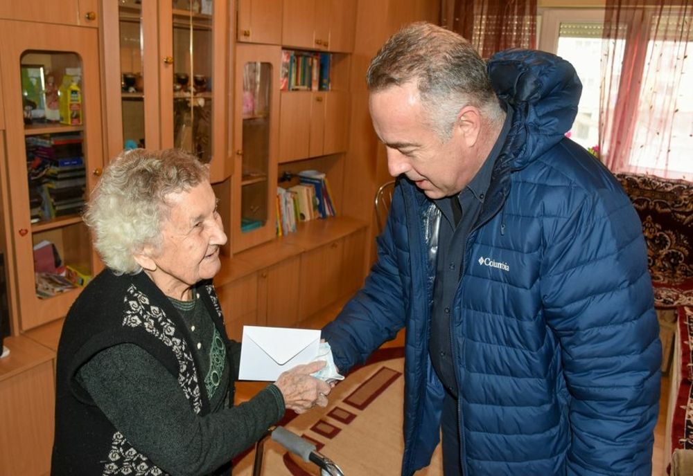 Giurgiuveancă de 100 de ani, sărbătorită de autorităţi