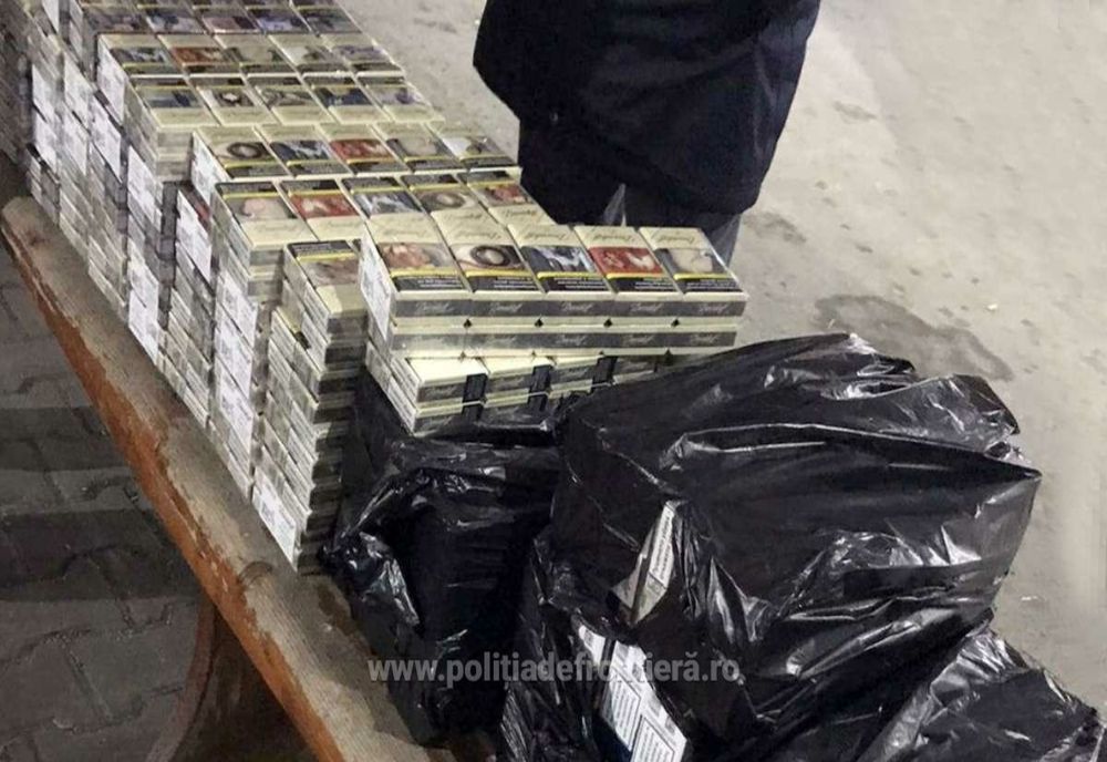 Țigări de contrabandă, descoperite într-un microbuz, la PTF Giurgiu