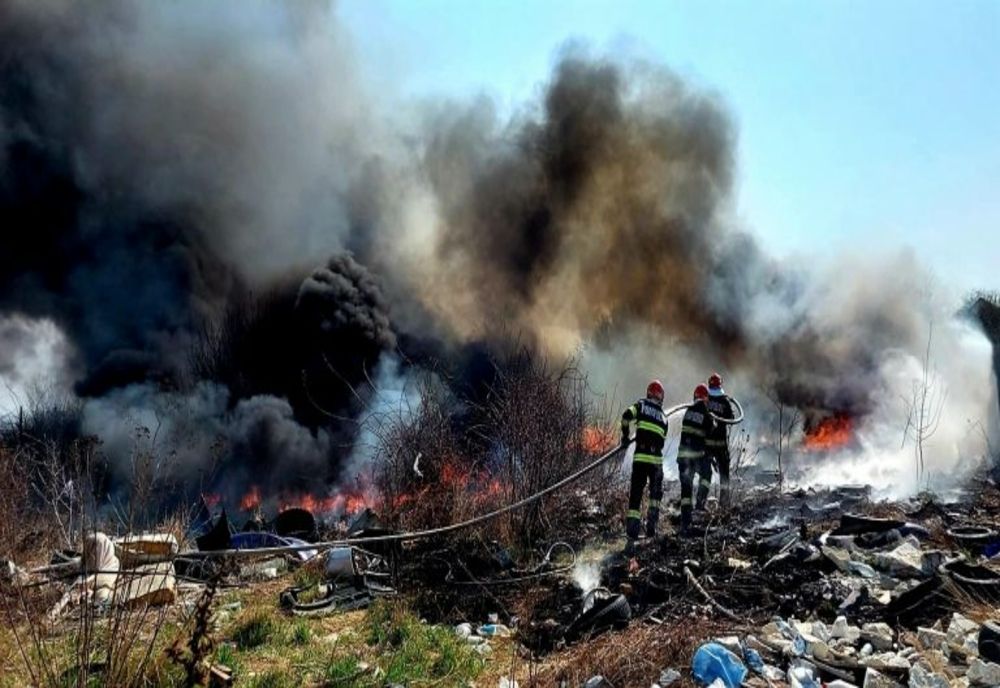 Incendiu pe strada Palanca, în orașul Bolintin Vale