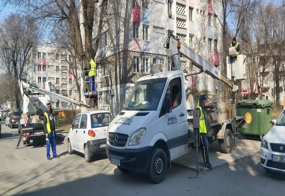 Iluminatul public din Giurgiu se modernizează. Continuă montarea becurilor cu led