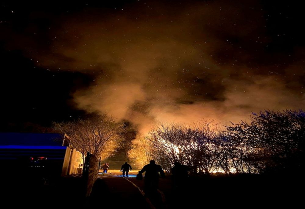 Giurgiu. Incendiu violent la o casă de oaspeţi din Cosoba. Trei autopeciale de pompieri au acţionat mai bine de 4 ore