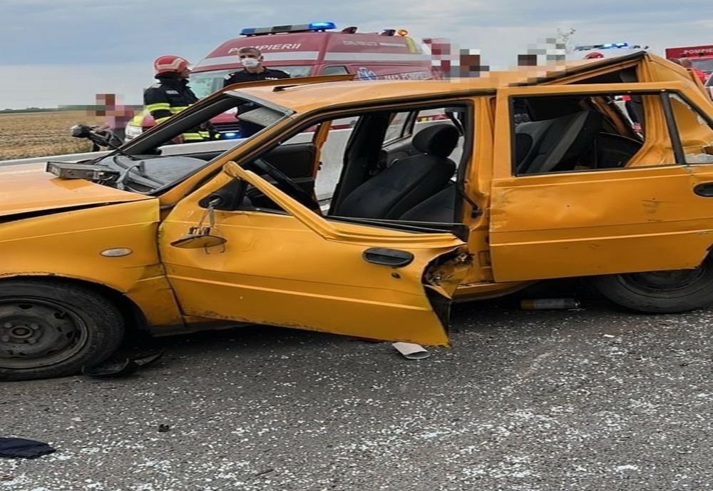 Impact devastator între un microbuz şi un autoturism, pe DN5, în judeţul Giurgiu. Un bărbat a murit iar alte trei persoane au fost rănite