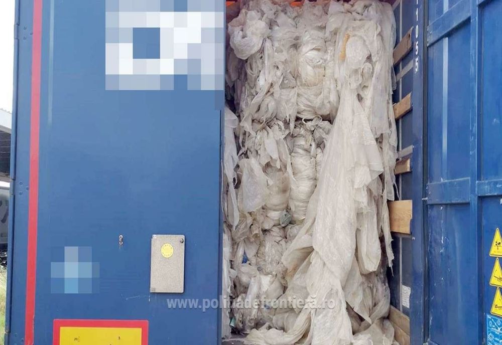 Peste 37 tone deşeuri din plastic și metal, oprite la P.T.F. Giurgiu