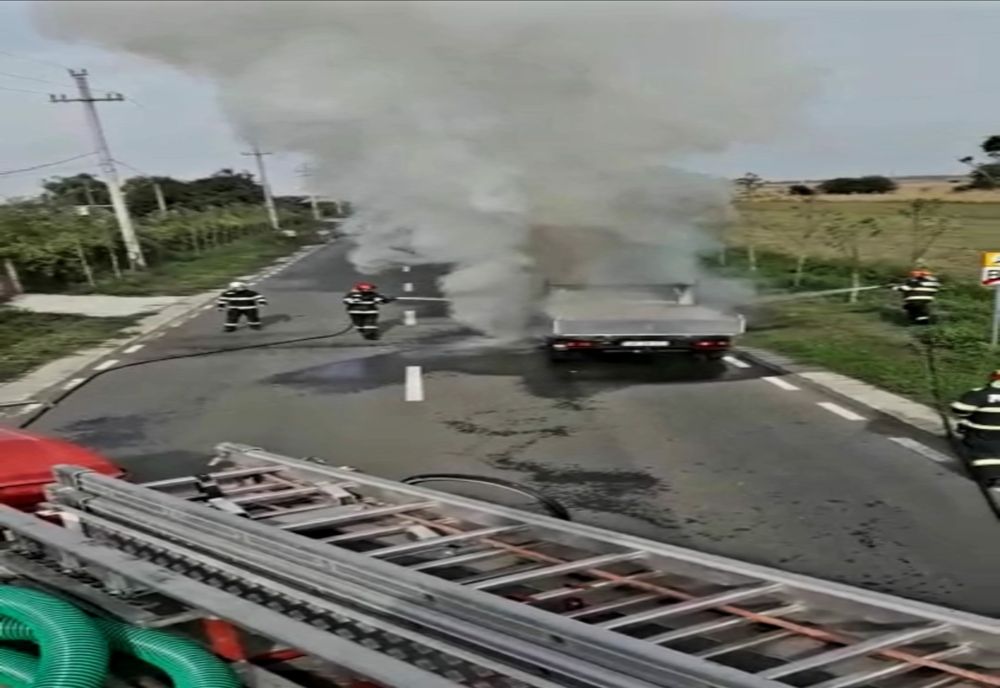 Giurgiu. Incendiu la o autoutilitară pe DJ 507, la ieşire din Braniştea