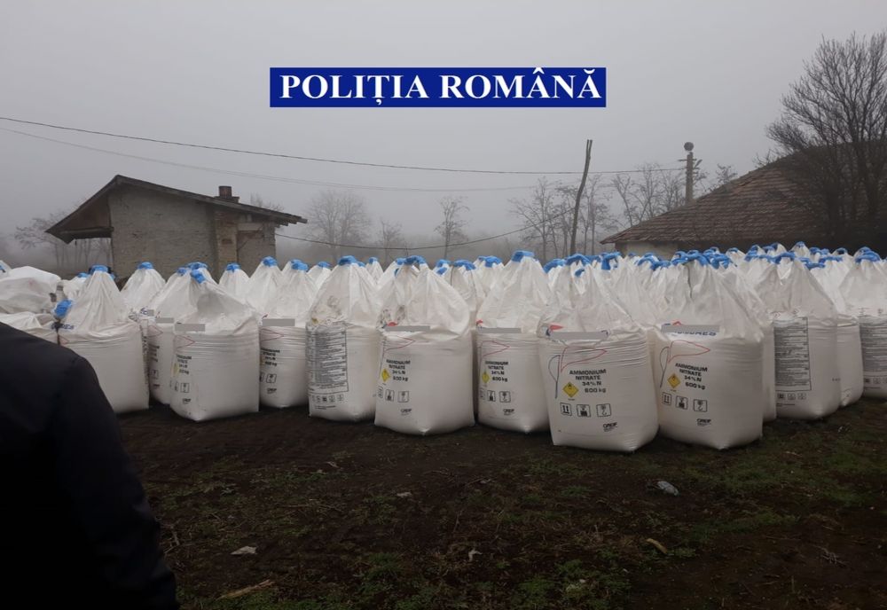 Dosar penal pentru un bărbat care a depozitat necorespunzător peste 120 de tone de îngrăşăminte chimice