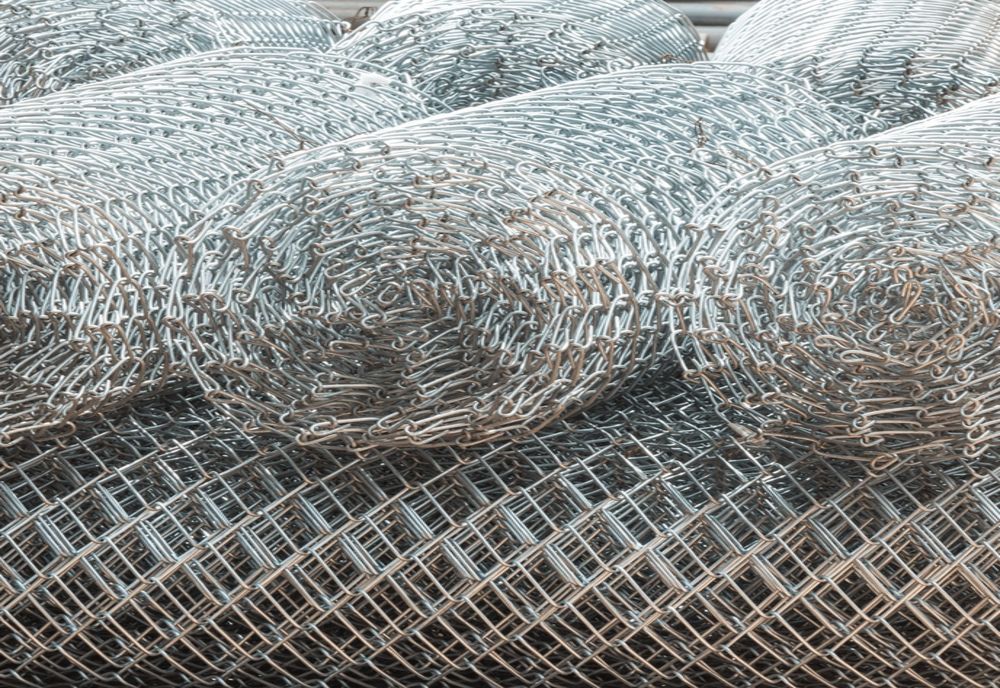 Giurgiu. Bărbat cercetat sub control judiciar după ce a furat 50 de plase din metal dintr-un depozit dezafectat