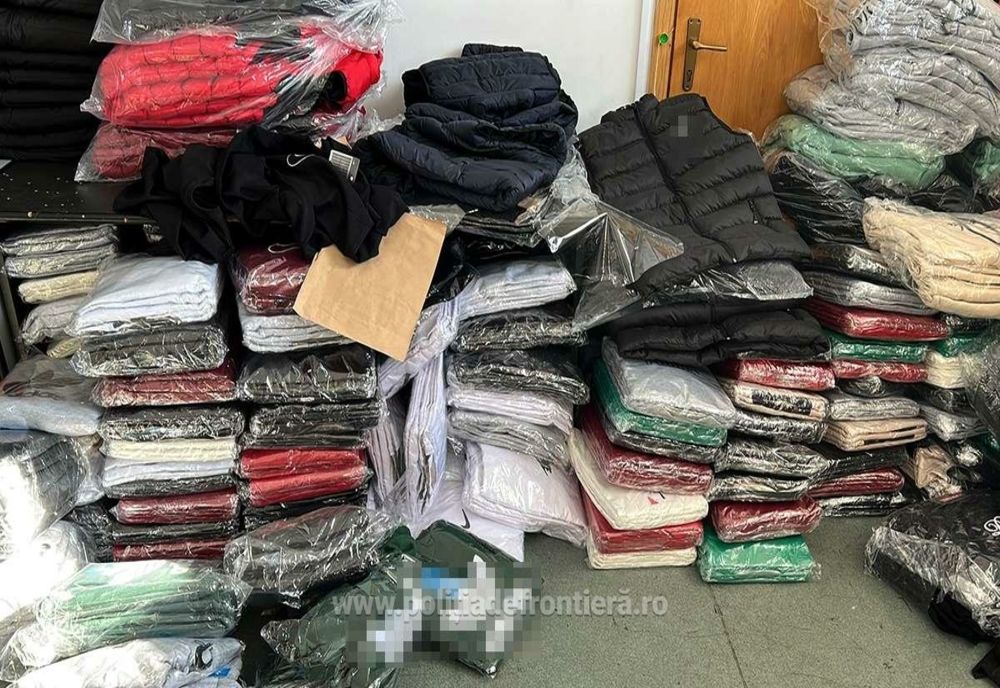 Bunuri contrafăcute, estimate la o valoare de 406.600 lei, descoperite la P.T.F Giurgiu 