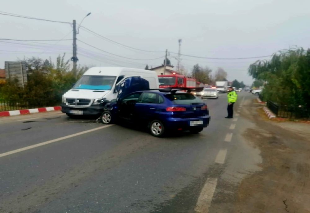 Accident pe DN 6, la Mihăileşti. Bărbat rănit în urma coliziunii dintre un autoturism şi o autoutilitară