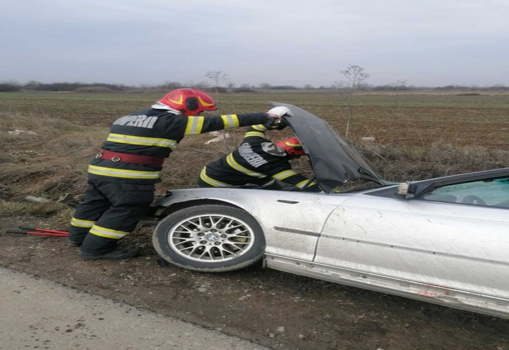 Giurgiu. Coliziune între un autoturism și o autoutilitară pe DC 134, între Buturugeni şi Pădureni. Două victime au fost transportate la spital
