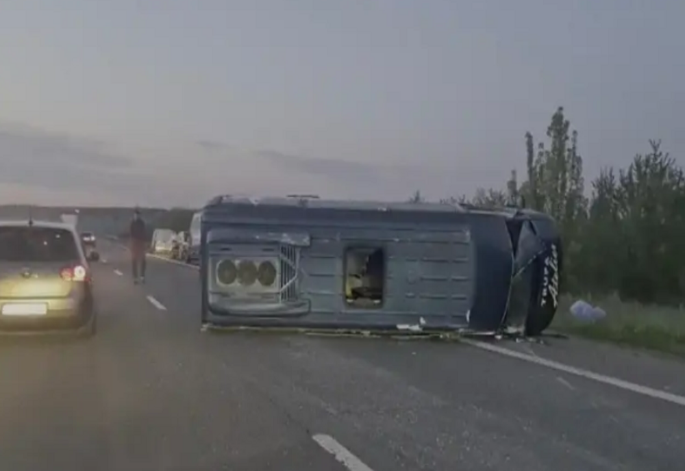 Accident pe A1, în judeţul Giurgiu. Trei artişti au fost răniţi