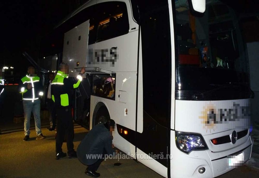 Haine, parfumuri şi încălţăminte contrafăcute, confiscate la PTF Giurgiu