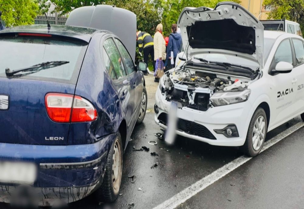 Accident la Crevedia Mare. O şoferiţă a fost rănită 