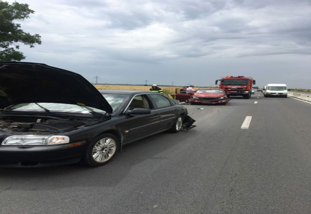 Giurgiu. Accident pe DN 5. Femeie rănită în urma impactului dintre două autoturisme. O fetiţă de 4 ani a primit îngrijiri medicale la faţa locului!
