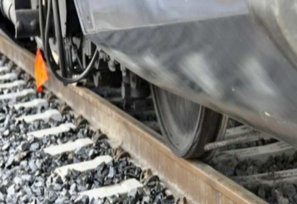 Accident feroviar, în Teleorman. Locomotiva unui tren de călători a deraiat