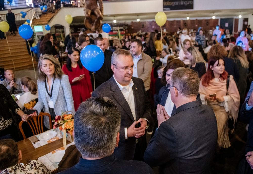 NICOLAE CIUCĂ, ÎN MIJLOCUL PROFESORILOR. CE PROMISIUNE LE-A FĂCUT CADRELOR DIDACTICE