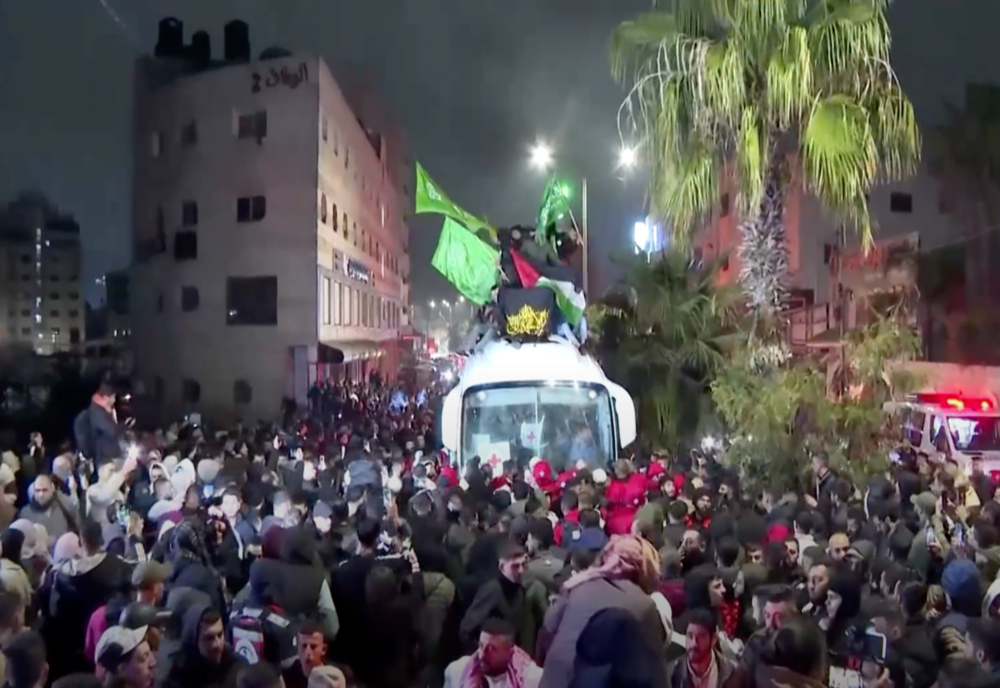 ISRAELUL ELIBEREAZĂ PRIZONIERI PALESTINIENI DUPĂ CE HAMAS A PREDAT CADAVRELE A 4 OSTATICI