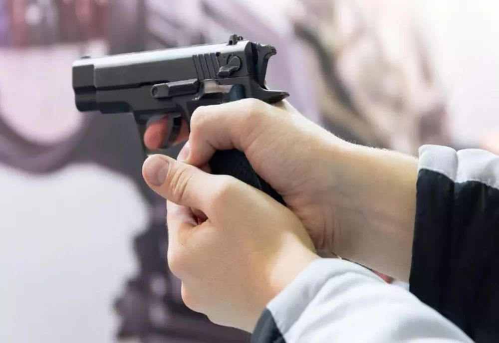 REZERVIȘTII, CHEMAȚI ÎN UNITĂȚILE MILITARE DE TROTINETISTUL MOȘTEANU, CA SĂ TRAGĂ CU ARMA