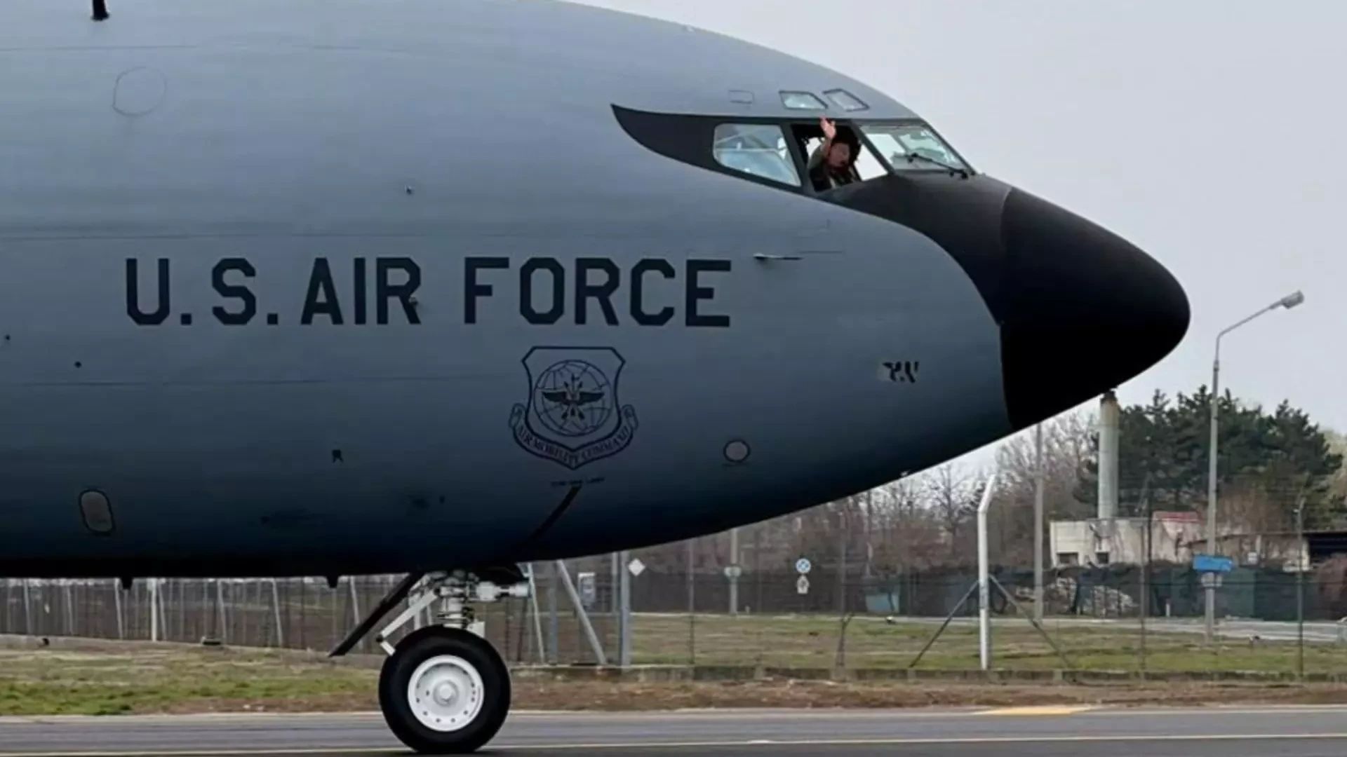Prezență militară masivă a SUA în România. Un nou Boeing KC-135 Stratotanker ajunge la București în plină criză în Orientul Mijlociu VIDEO