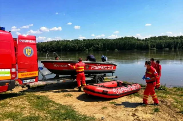 Doi pensionari s-au răsturnat cu o tricicletă electrică într-un canal de irigații în Giurgiu