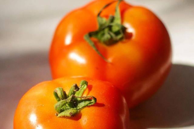 ANPC a găsit neconformități la 121 de tone de legume în București-Ilfov. Pesticide confirmate în produse certificate ca fiind curate