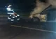 Autoturism în flăcări pe o stradă din Bolintin Vale. Șoferul s-a autoevacuat