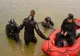 Scafandrii de la ISU Giurgiu caută doi pescari dispăruți în Dunăre, la Suhaia