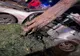 Accident grav la Comasca, după ce un Ford a intrat într-un copac. Un tânăr de 18 ani a murit iar alți doi sunt inconștienți