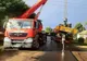 Pericol la Băneasa. Un trailer care transporta o macara, la un pas să se răstoarne. Cine a intervenit 