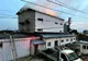 Moară dezafectată din oraşul Bolintin Vale, cuprinsă de flăcări 