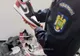 Giurgiu. Încălţăminte şi haine contrafăcute, descoperite într-un autocar turcesc