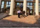 Un bărbat din Comana şi-a agresat soţia cu un cuţit deşi avea ordin de protecţie. Agresorul a fost arestat preventiv