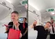 Cristian Mungiu, aplaudat ca pe scena de la Cannes în avionul cu care a revenit în România – VIDEO